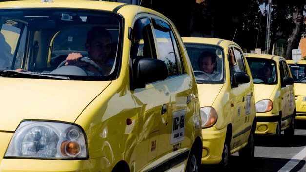 Colombia taxi drivers take aggressive action against Uber competition