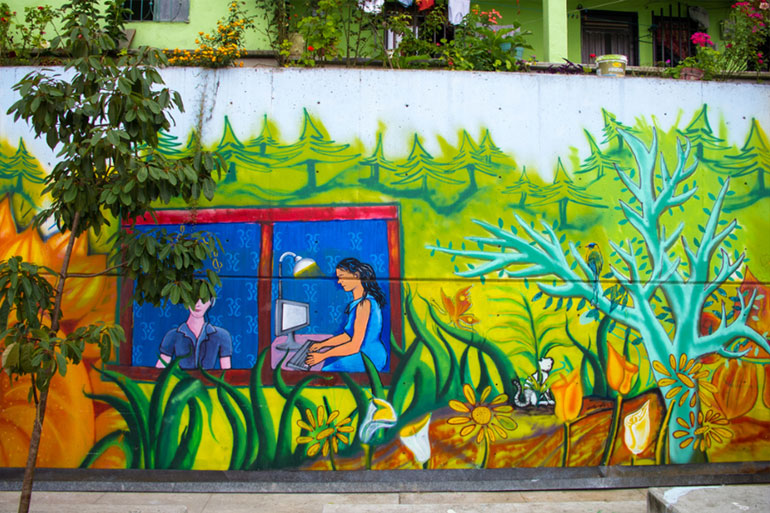 Graffiti in Medellin's Comuna 13 (Photo: Julian Castro)