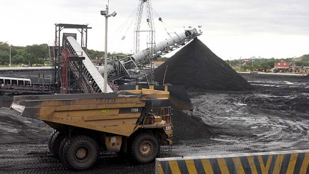 Santos orders minister to assure Drummond respects environmental regulations