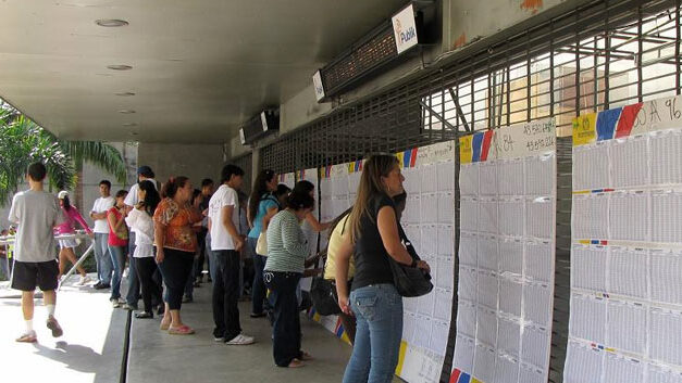 Polls close without incident in Colombia’s most peaceful elections in decades