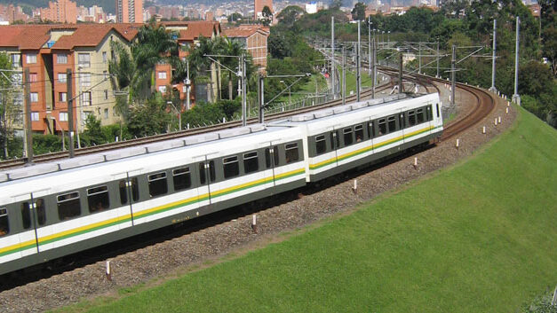 80,000 Medellin rail commuters stranded… again