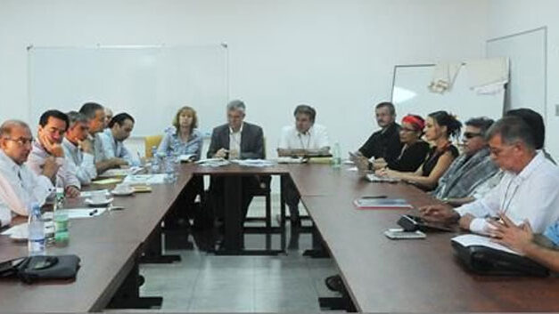 FARC peace talks on drugs issue resume amid tensions over military