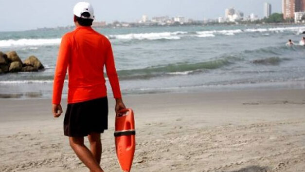 Cartagena lifeguards can’t swim, says fire chief