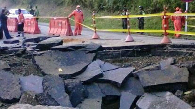 FARC attacks bridge in southwestern Colombia