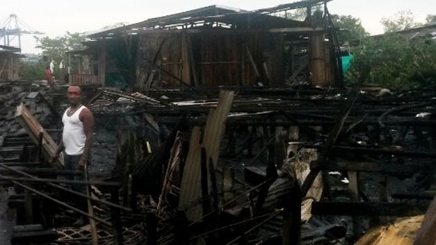 Fire destroys 30 homes in troubled Pacific Colombian port town