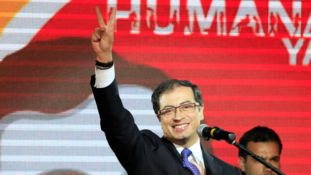 Santos reinstates Bogota mayor, ending months of judicial chaos