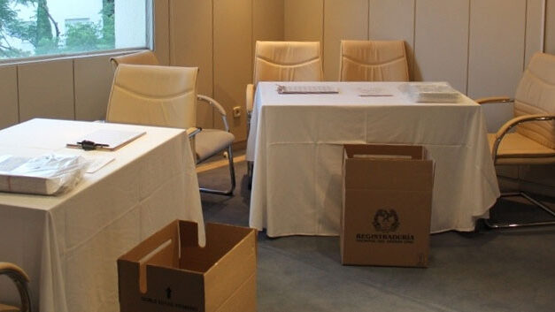 No electoral officials present at largest polling center in west Colombia state, voters say