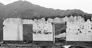 Abandoned house in San Carlos (Photo: Jesus Abad Colorado)