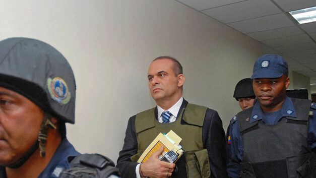 Uribe appeals sentence of former AUC chief, claiming slander