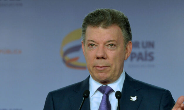 Santos calls for ban on aerial coca fumigation in Colombia