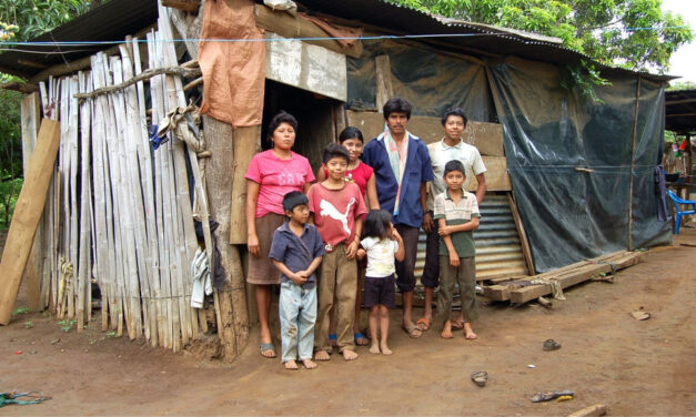 4.4 million Colombians lifted out of poverty in past 5 years: Santos