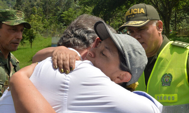 Santos promises aid and homes to west Colombia flash flood victims