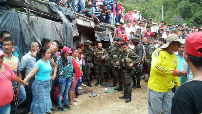 Southwest Colombia village kicks out police amid fears of pending FARC ...