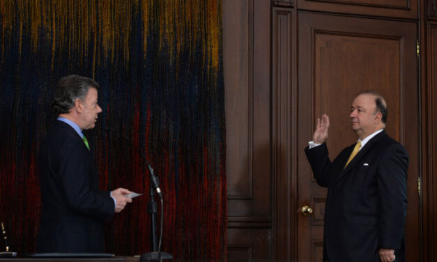 Santos instructs new defense chief to maintain offensive against FARC