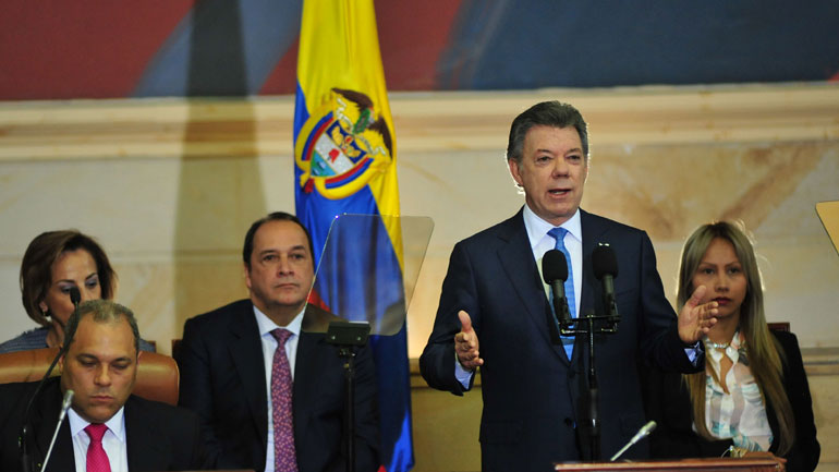 Santos calls for unity before Colombia's fractured congress