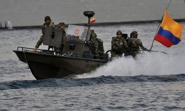 Colombian navy rescues 35 tourists from shipwreck in Caribbean