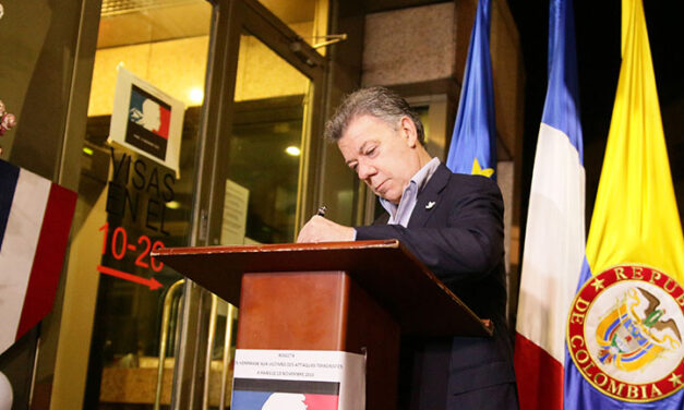 Santos expresses Colombia’s ‘infinite solidarity’ with France after Paris attacks