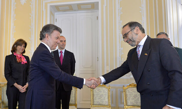 New UK ambassador to Colombia presents crenditials