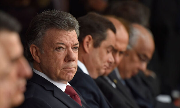 Santos’ approval rating plummets in first poll of 2016