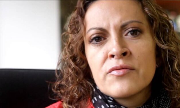 Colombia journalist returns victim compensation and demands justice