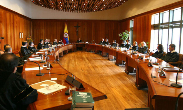 Colombia’s constitutional court approves plebiscite for peace talks