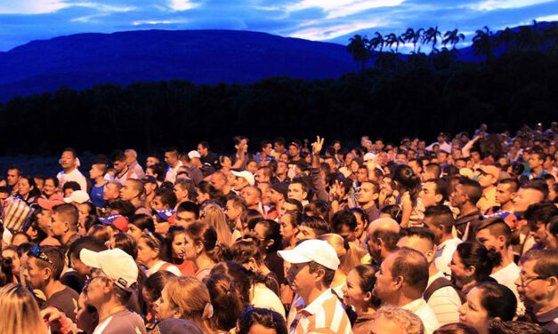 Venezuelans cross reopened border to Colombia for food, medicine