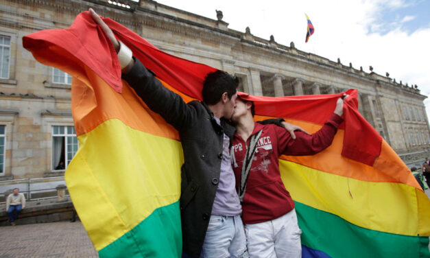 Colombia’s senate approves referendum on gay adoption ban