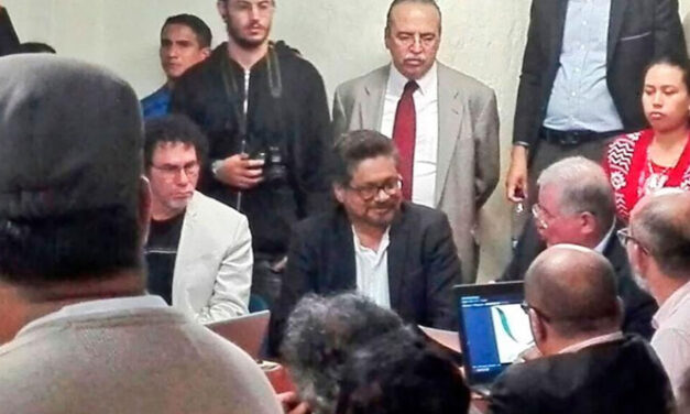 FARC leadership visits Colombia’s Congress for 1st time since peace