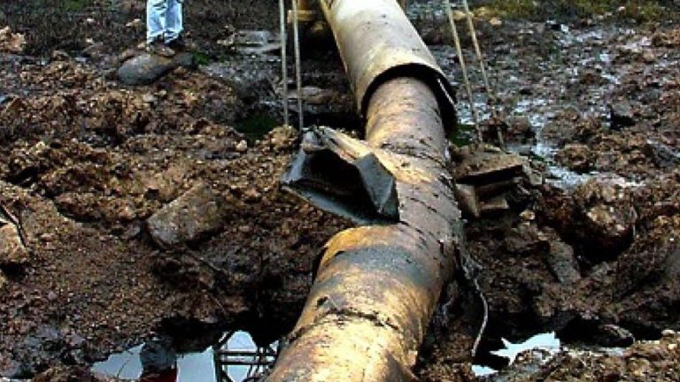 Bombings Halt Pumping At Colombia's Caño-Limon Oil Pipeline