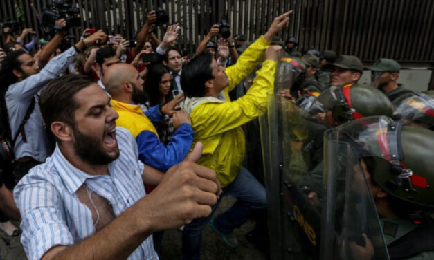 Colombia recalls ambassador from Caracas amid Venezuela crisis