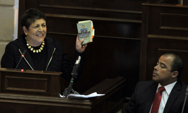 Uribe abandons Colombia war victim memorial service amid victims’ booing