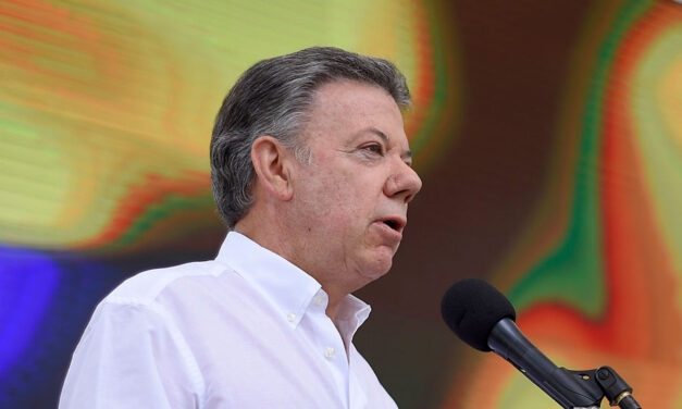 Santos calls on international community to step up pressure on Venezuela