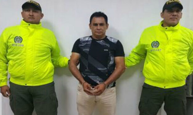 Police jails senior paramilitary commander in central Colombia