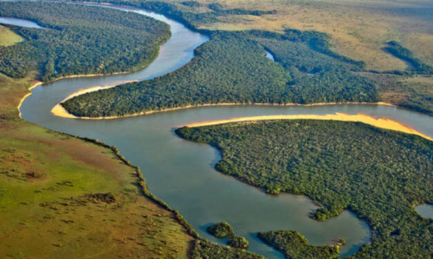 10 missing after shipwreck in eastern Colombia