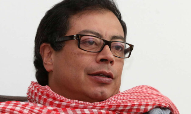 Colombia’s electoral authority to investigate opposition leader over video in which he receives cash