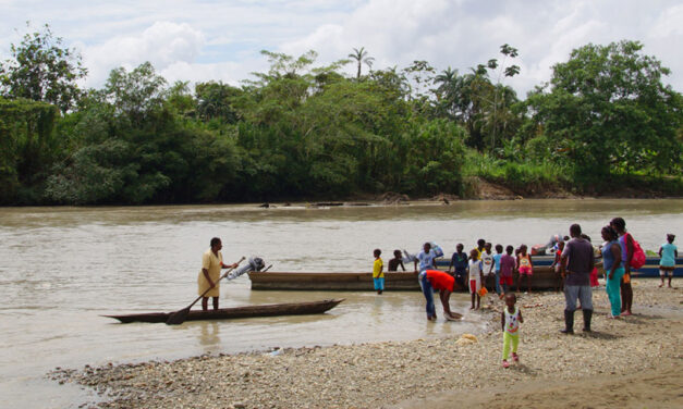 Paramilitaries displace 700 in west Colombia