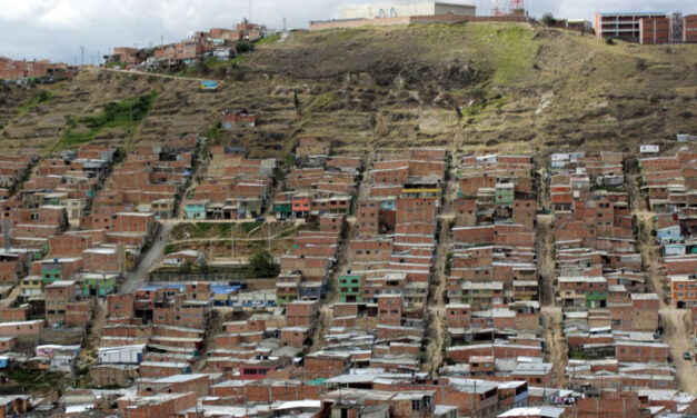 Ombudsman clashes with Bogota mayor over illegal armed groups