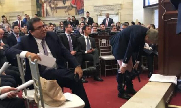 Anti-corruption senator moons Colombia’s Congress in call for discipline