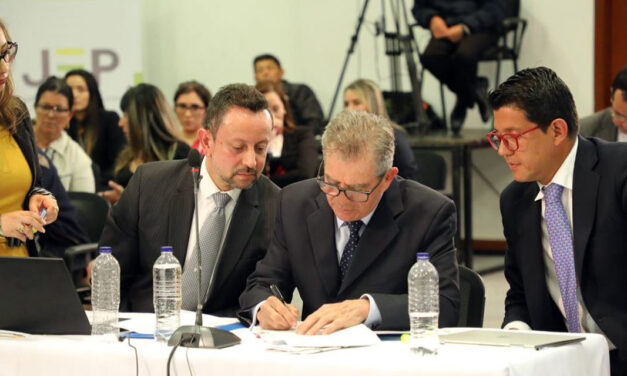 Colombia’s former army commander gives in and submits to war crimes tribunal