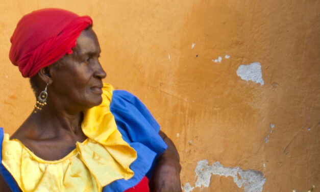 Cartagena’s iconic fruit sellers furious after police insist on clamping down on street vendors