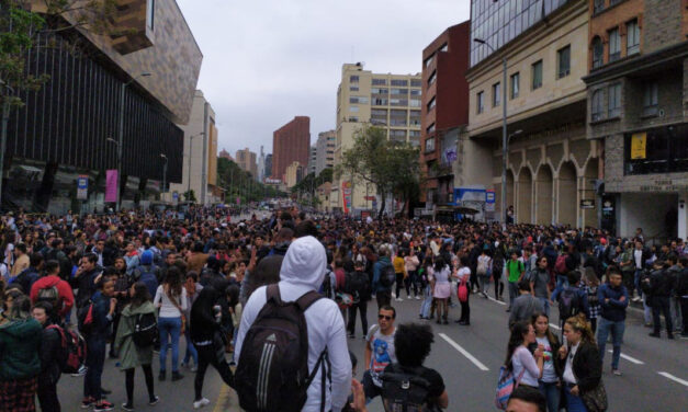 Bogota anti-corruption student protest escalates into full-blown riots; at least 5 injured