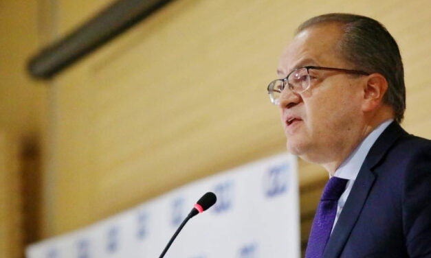 Colombia’s inspector general to investigate illegal police raids