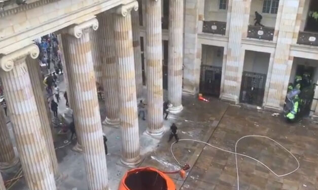 Peaceful anti-government protests in Bogota ended by hooligans and police