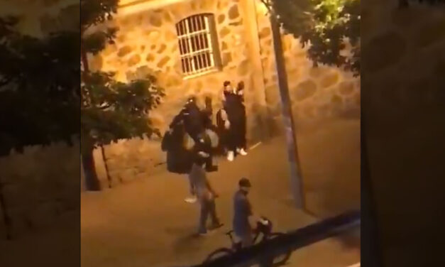 Medellin police attack students hours after mayor praises peaceful anti-government protests