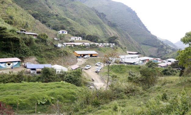 Citing extermination plan, FARC members and families abandon reintegration site