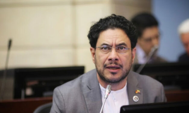 Cepeda counterattacks, announces criminal charges against Uribe