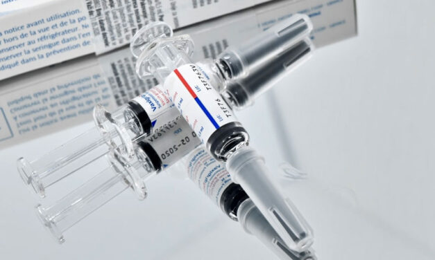 Colombia vows universal access to free COVID vaccines