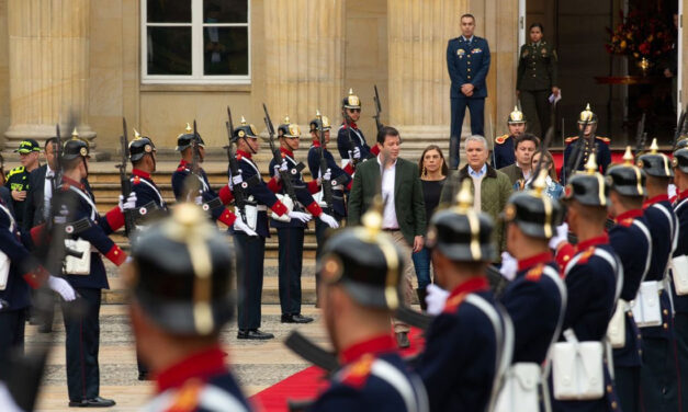 Colombia begins transition of power after elections