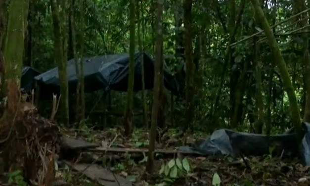 18 killed in southern Colombia turf war between guerrillas