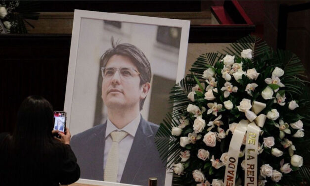 Slain senator’s father joins list of Colombia’s far-right presidential hopefuls